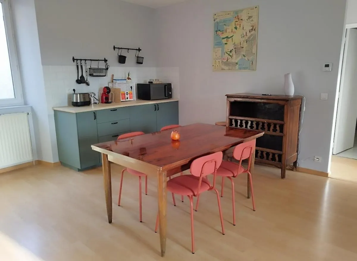 Appartement Pour 7 Personnes Dans Une Maison Du Xviiieme Siecle A Livinhac-Le-Haut Apartamento